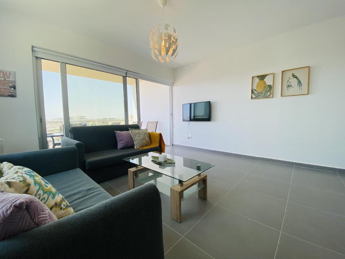 Silver Line 1-Bedroom Apartment In Larnaca Dış mekan fotoğraf