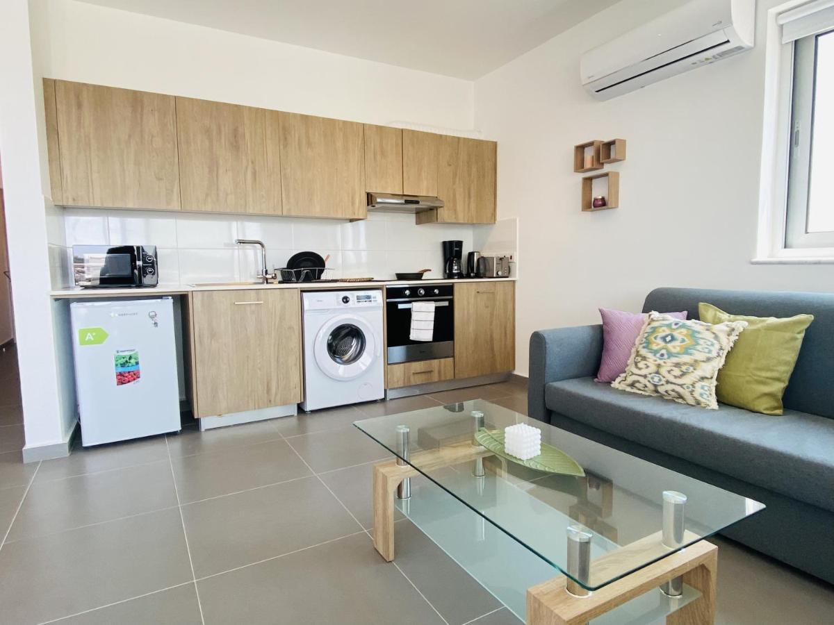Silver Line 1-Bedroom Apartment In Larnaca Dış mekan fotoğraf